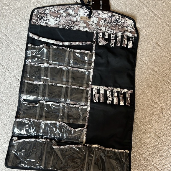 Ellen Tracy Black and Brown hanging Floral Jewelry Organizer - Picture 3 of 11